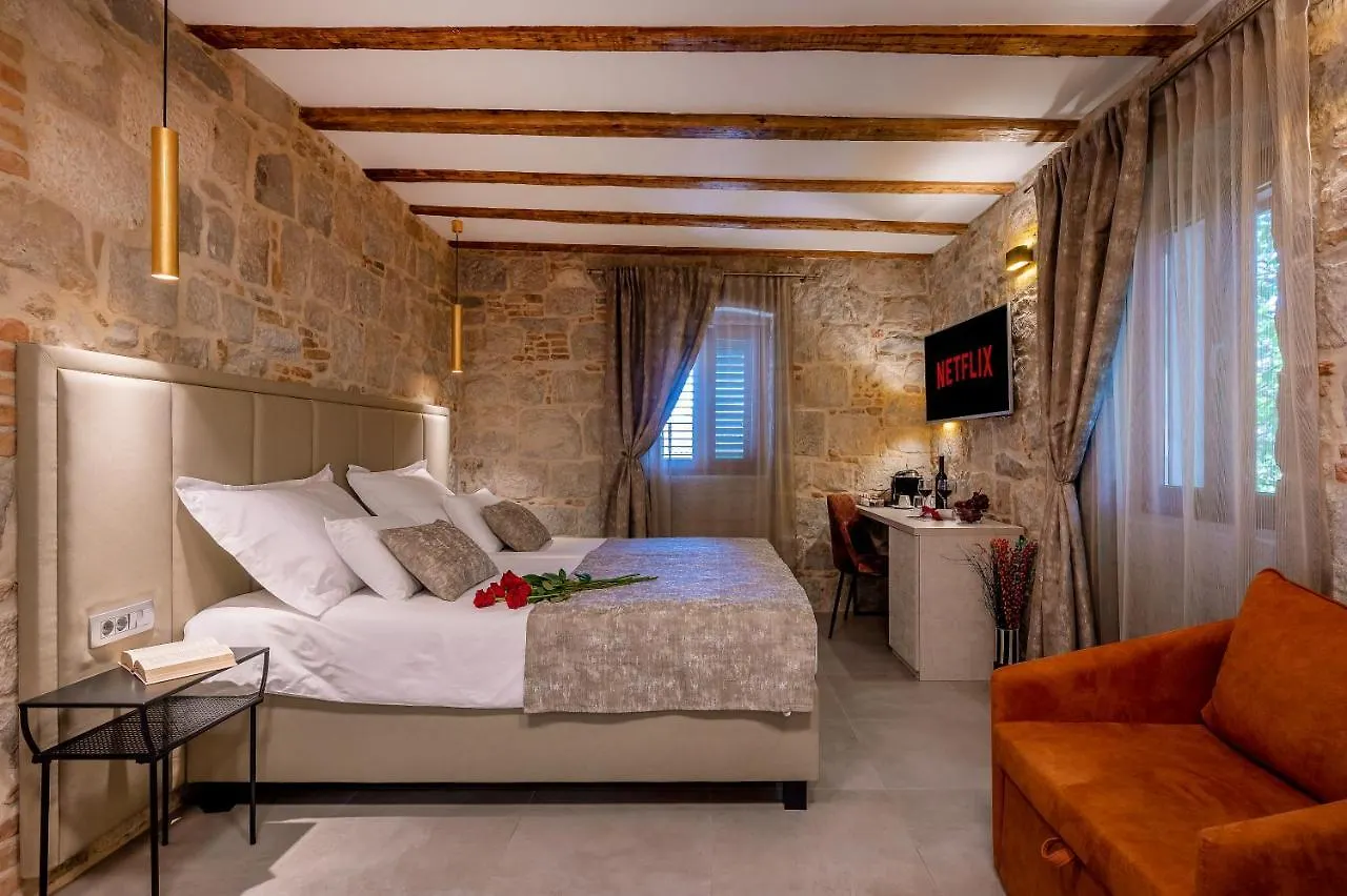 Old Spalatrum Luxury Rooms Split Guest house