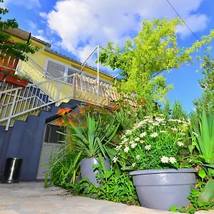 Veky 3 Apartment
