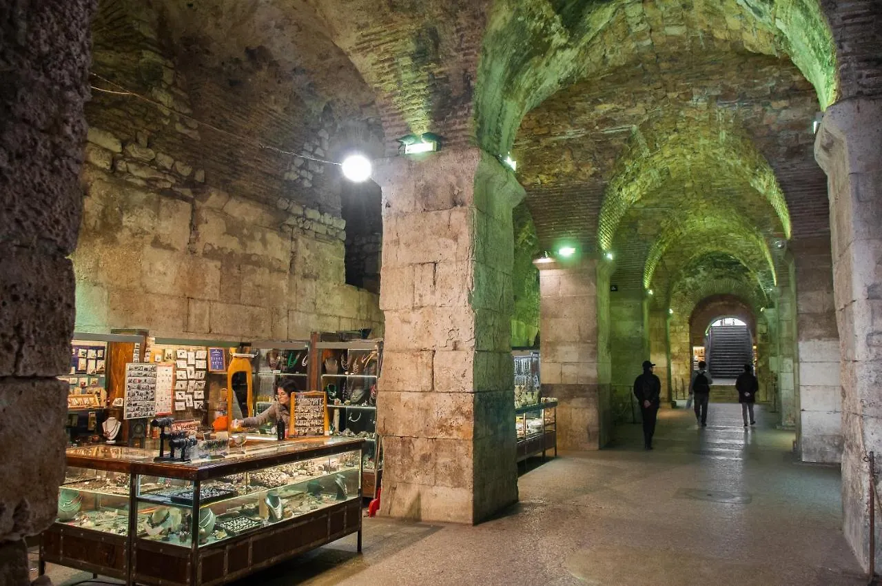 Old Spalatrum Luxury Rooms Split