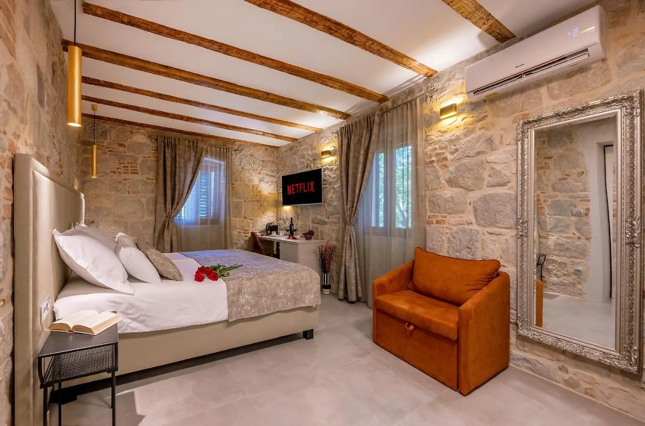 Old Spalatrum Luxury Rooms Split